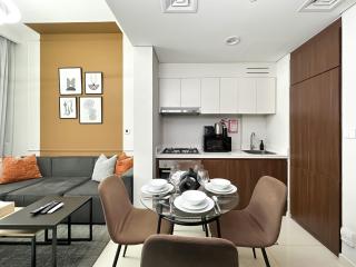 Trophy - Cityscape Posh Suite - 5