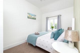 Calder Row by Alt-Stay Contractor Accommodation - 3 Bed Canal Side Contractor Home With Parking, Wi-Fi & Full Kitchen - Ideal For Long stays - 9