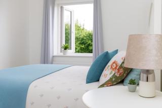 Calder Row by Alt-Stay - 3 Bed Canal Side Cottage - Parking, WiFi & Stunning Views - Contractors & Relocations - Weekly & Monthly Rates - For The Best Rates Visit w w w, alt-stay, c o , u k - 8