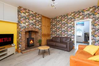 Calder Canal Cottage by Alt-Stay Accommodation - 15 Percent Off stays over 7 nights - 8