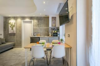JOIVY Modern Studio with Balcony near Milano Centrale - 4