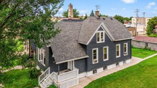 558) Massive 4 bedroom in a great neighborhood - 0