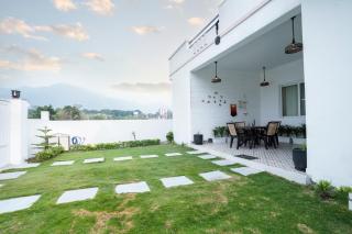Classic Bunglow by The StayCationer - Dehradun - 4