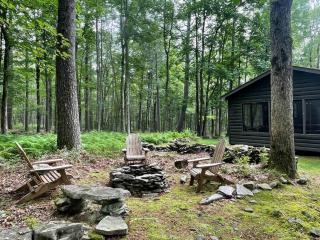 Fire Pit Woodsy & Private - Cabin on Woods Road - 2
