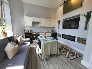 Top Location - Newly Refurbed 2BD Sleeps 6 W Loft - 9
