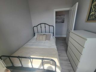 Top Location - Newly Refurbed 2BD Sleeps 6 W Loft - 6
