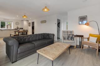 Tor Cottage -No Commercial Sign written Vehicles, Private Hot Tub , 2 Dogs Max,Fishing Nearby & Communal Swimming Pool ,Pool open April to September - 6