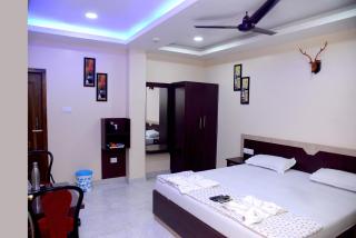 Deer Park Hometel - 9