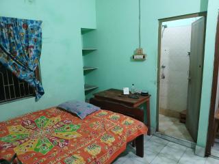 Green Homestay Kolkata - Attach Bath - Paid common Kitchen - 9