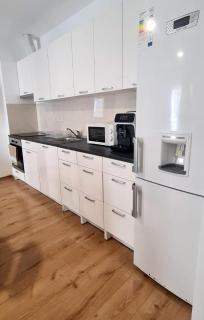 Esther Line Apartments - 7