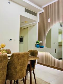 Sleek 1BHK, Cozy Retreat Near Burj Khalifa & Canal - 9