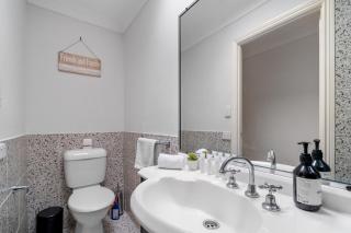 Refined Surfers Paradise Home - 4