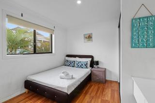Refined Surfers Paradise Home - 6