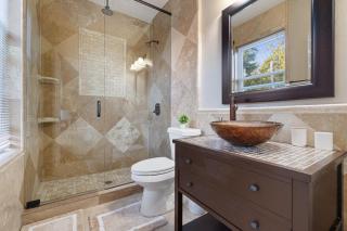 East End Hideaway, Cozy & Convenient - 6