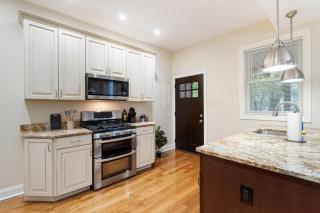 East End Hideaway, Cozy & Convenient - 4