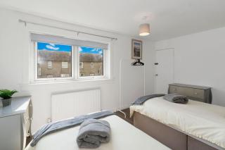 Free Parking - Central - Sleeps 4 - Great Location - 4