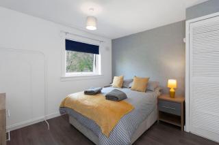 Free Parking - Central - Sleeps 4 - Great Location - 3