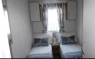 Lovely Caravan With Free Wi-Fi At Carlton Meres Holiday Park Ref 60034O - 3