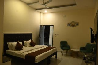 Hotel Rajmahal Boarding And Lodging - 9