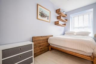 Beachfront flat -bright, spacious & private garden - 1