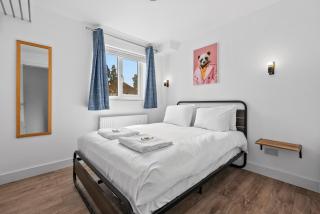 NEW! 6BR Gem, By Clarendon Stays, Free Parking, Perfect For Groups - 5