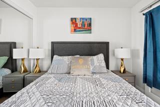 Attractive 1 Bedroom High Floor with Skyline View - 8