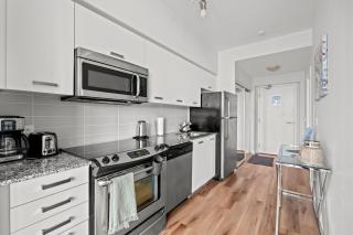 Attractive 1 Bedroom High Floor with Skyline View - 6