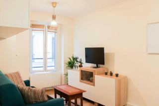 bright studio with balcony quiet location - París - 1