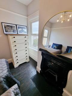 Bridgerton House - Detached 5-bedroom Property - Gravesend - 5