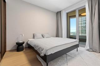 Sky Park Luxury Apartment with Stunning Views - 3