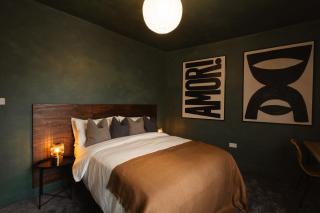 Modern 3 bed home with cozy cinema room - 0