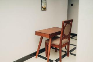 Tatty Apartment - 8