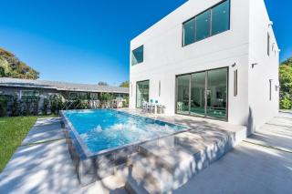 Luxe Pool House in North Miami Perfect for Groups - 0