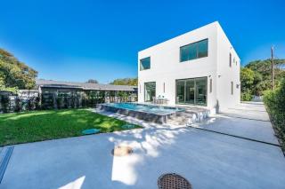 Luxe Pool House in North Miami Perfect for Groups - 5