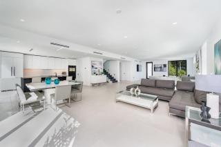 Luxe Pool House in North Miami Perfect for Groups - 3