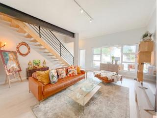 Coastal Bliss Getaway Awaits! - 8