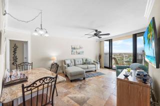 18th floor beachfront condo with pool, gym and grills - 3