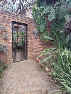 Feather Tree Guesthouse - 8