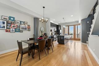 Spacious 3-Bed West Loop Townhouse, 1 Car Garage - 1