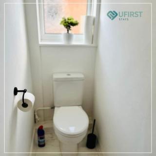 Stylish 4BR Home - Highfields Park, Queen's Medical Centre, Uni & City Centre - Sleeps 8 - 5