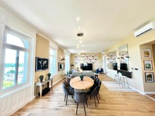 20ppl Central LUX Danube 180 degree View, AC in 7BR 5BA - 9