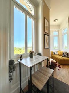 23ppl Central LUX Danube 180 degree View, AC in 7BR 5BA - 2