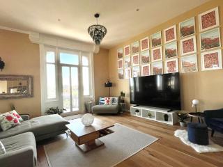 23ppl Central LUX Danube 180 degree View, AC in 7BR 5BA - 9
