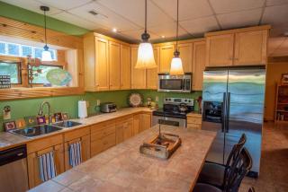 Rock n Rhapsody - Blue Ridge Log Cabin - Minutes to West Jefferson - Fireplace - Foosball - 2