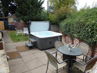 Romeo Cottage - Sleeps 4 - Open Plan Barn - Private Hot Tub & Garden - 6
