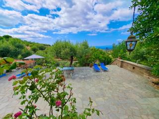Villa Elena - Renovated Gem with Stunning Sea Views - Neos Marmaras - 4