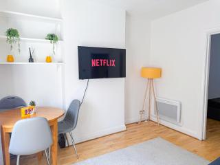 Promo rate - Shoreditch 1-Bedroom Apt near Hoxton & Old St with Dryer, Washer, WiFi by Staylio London - 2