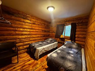 Riverfront Cabin 4 - - 5