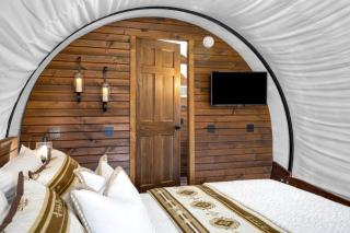 Secluded Luxury Wagon with Pond, King Bed, Full Bath, Patio - 4