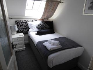 Juliet Cottage HOT TUB Sleeps 3 Singles or Double - Stratford-upon-Avon - 3